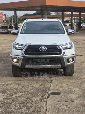 Toyota Hilux 2020 White