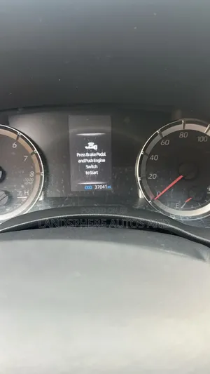 Toyota Highlander LE 2021 Silver