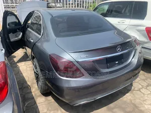 Mercedes-Benz C300 Luxury 4matic Sedan AWD (2.0L 4cyl 7A) 2017 Gray