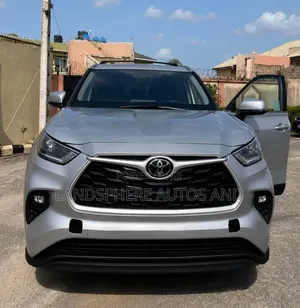 Toyota Highlander LE 2021 Silver