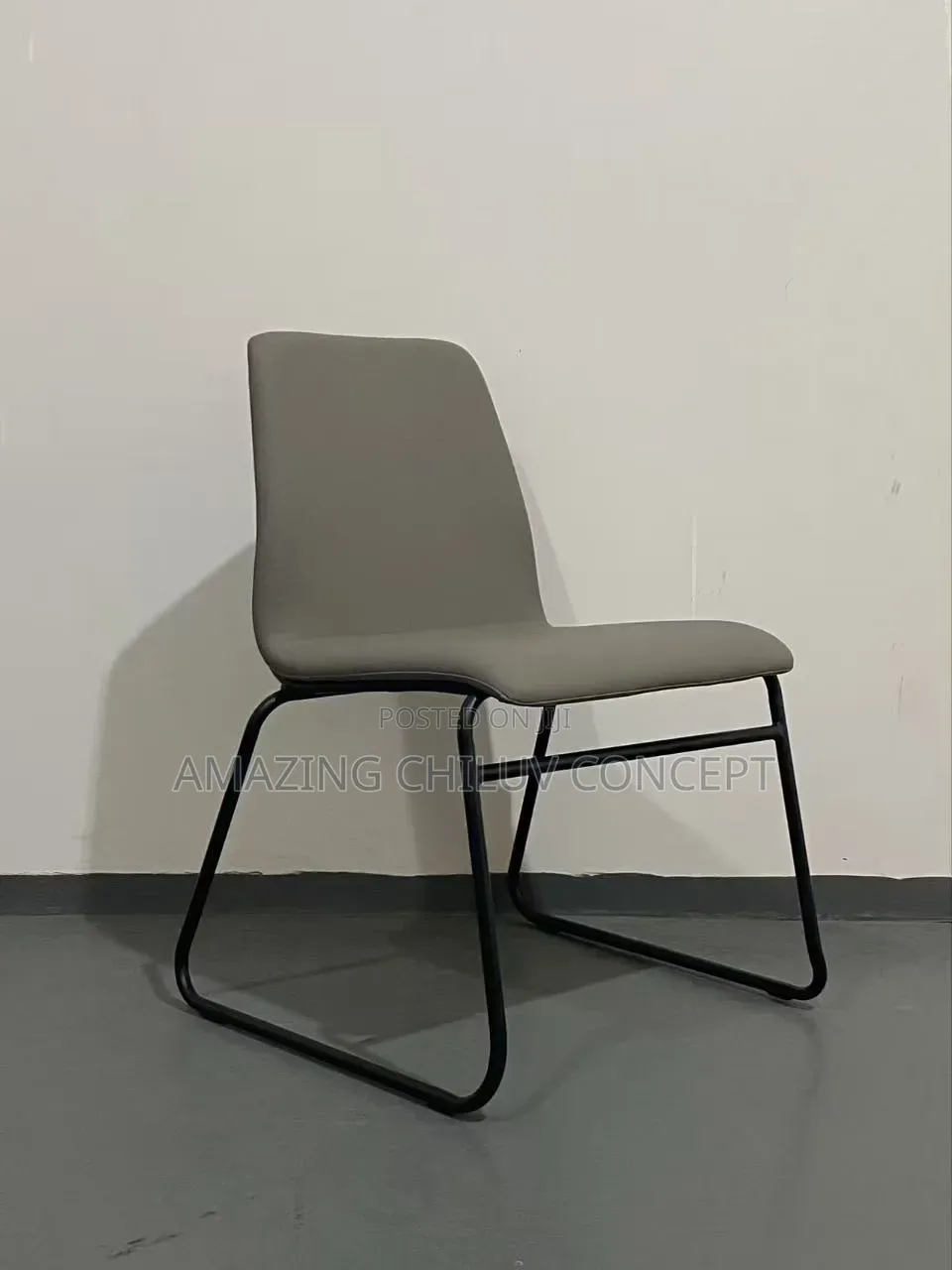 Modern Grey Upholstered Visitors Chair With Metal Legs