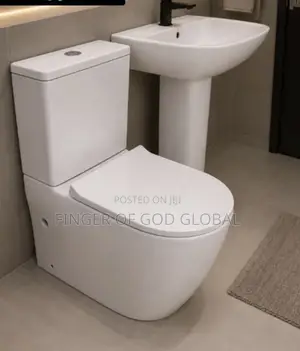 Modern White Ceramic Toilet With Soft-Close Seat