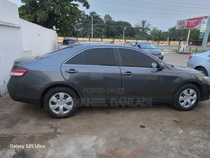 Toyota Camry LE 4dr Sedan (2.5L 4cyl 6AM) 2010 Gray