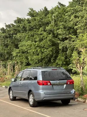 Toyota Sienna 2005 Blue