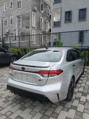 Toyota Corolla 2022 Silver