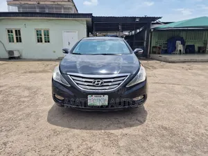 Hyundai Sonata GLS Sedan FWD (2.4L 4cyl 6A) 2012 Blue