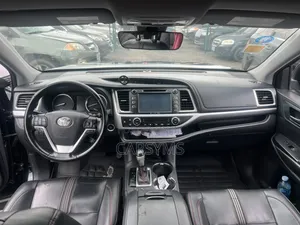 Toyota Highlander SE 2019 Black