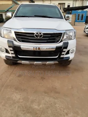 Toyota Hilux SR 4x4 2015 White