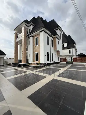 5bdrm Duplex in Dakwo District for sale