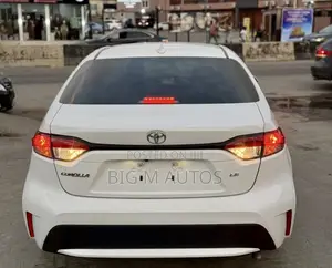 Toyota Corolla LE 2022 White