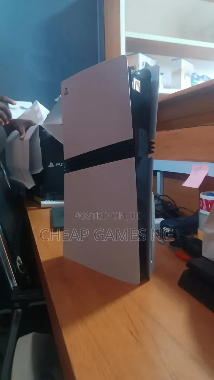 PS5 PRO 2TB Console Used With 7 Games