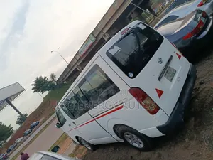 Toyota HiAce 2015 White