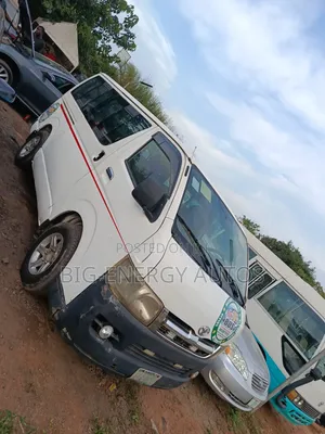 Toyota HiAce 2015 White
