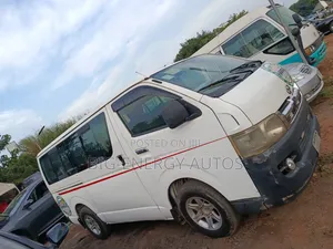 Toyota HiAce 2015 White