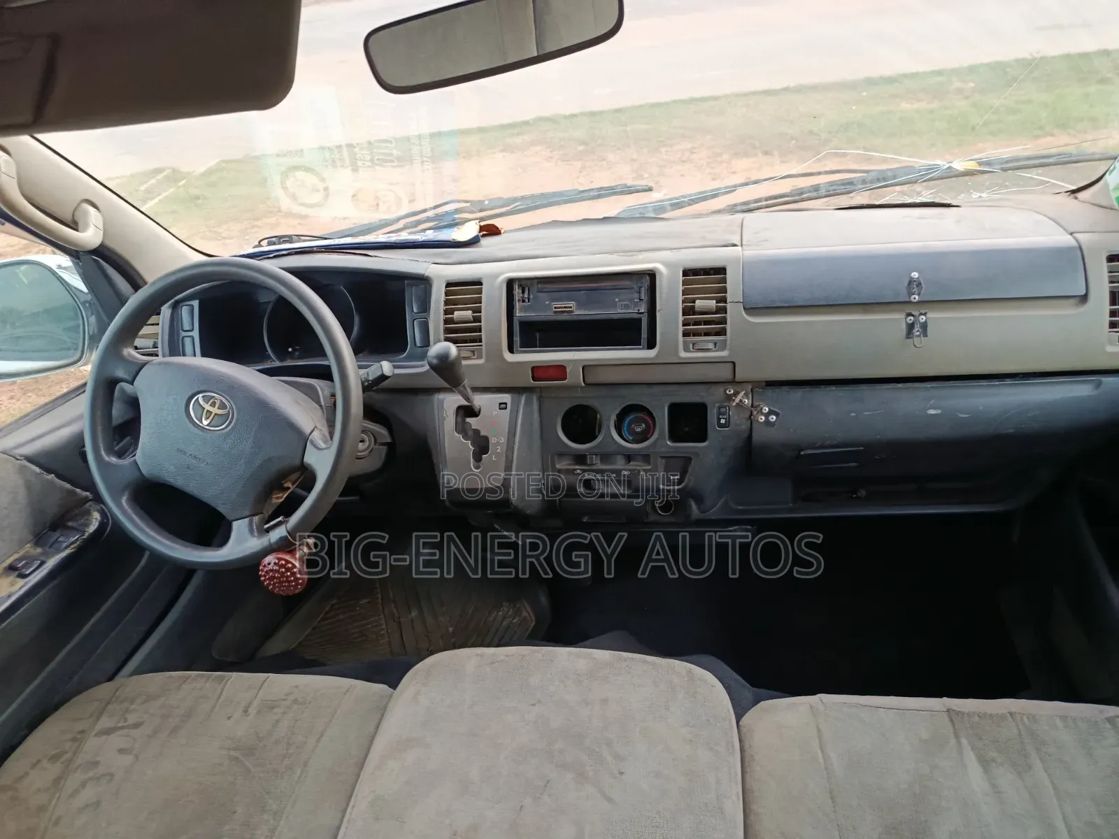 Toyota HiAce 2015 White