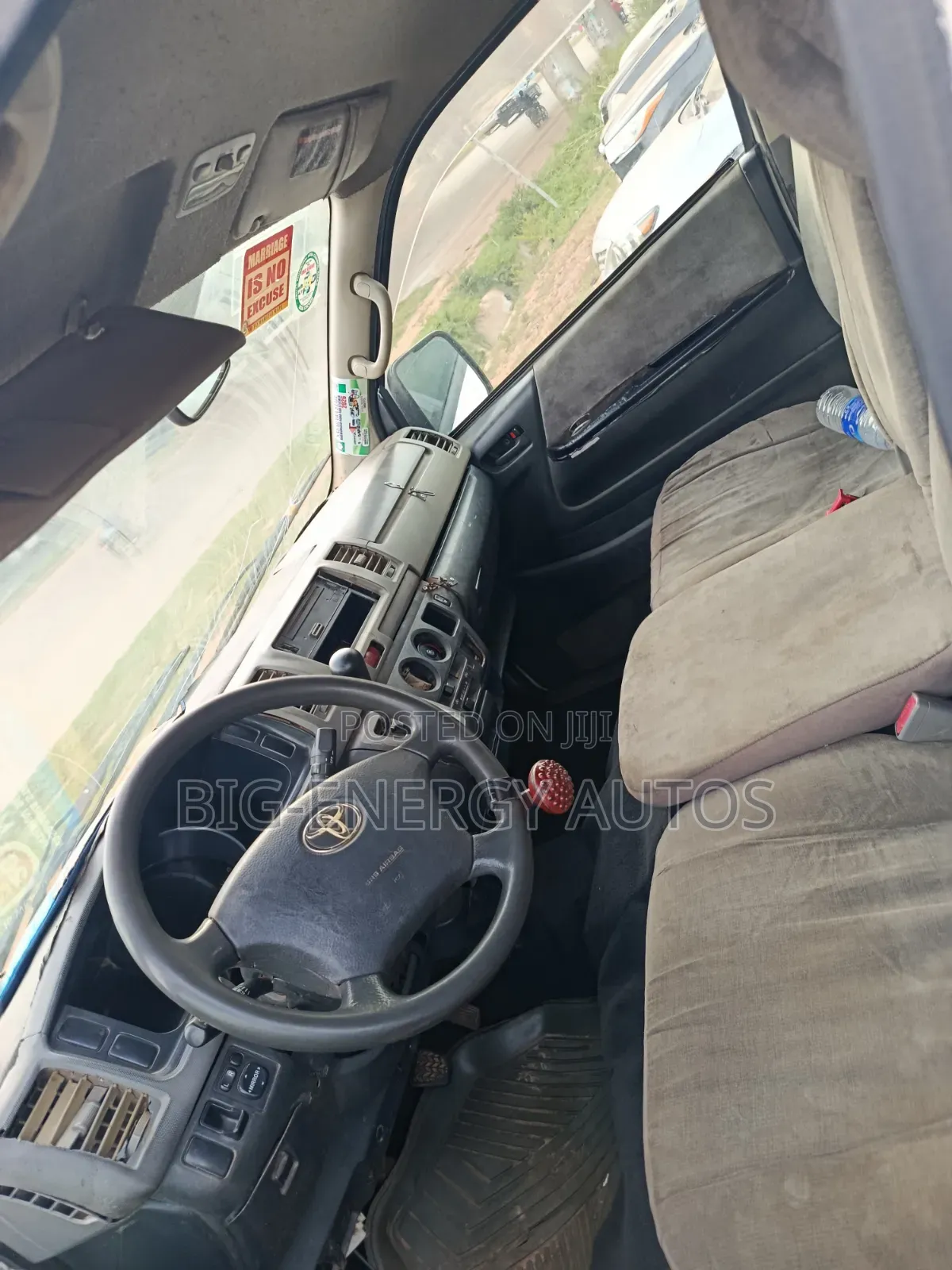 Toyota HiAce 2015 White