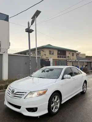 Toyota Camry SE 4dr Sedan (2.4L 4cyl 5A) 2009 White