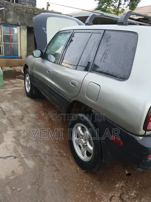Toyota RAV4 Automatic 2000 Silver