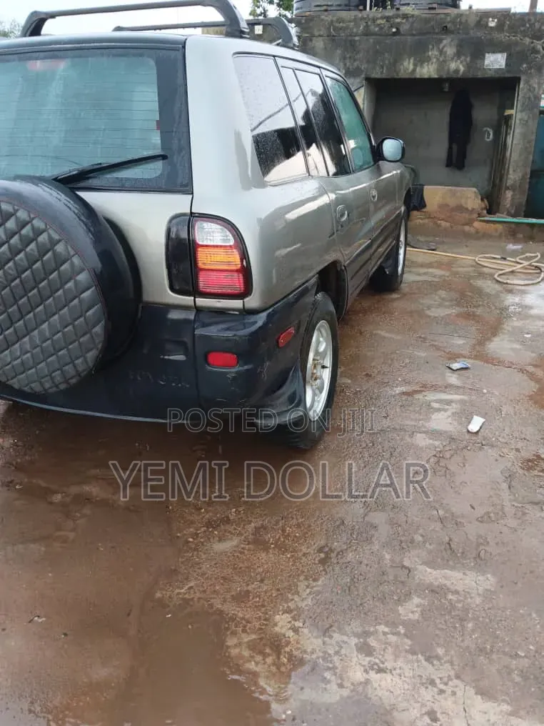 Toyota RAV4 Automatic 2000 Silver
