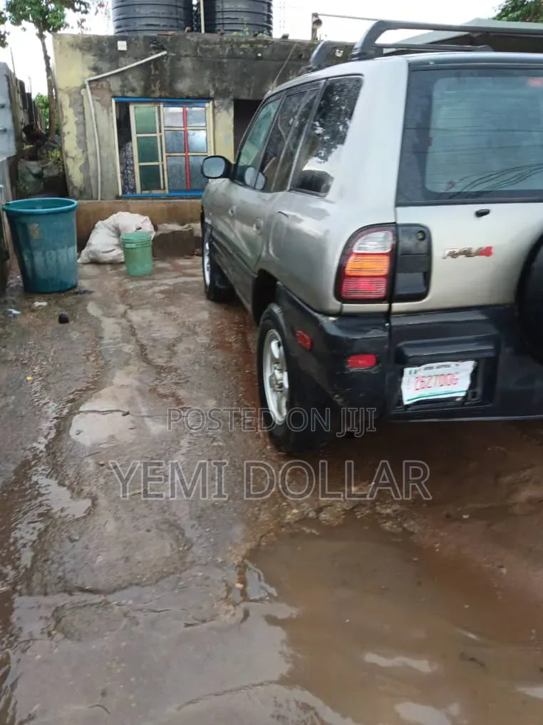 Toyota RAV4 Automatic 2000 Silver
