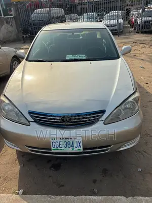 Toyota Camry XLE 4dr Sedan (2.4L 4cyl 4A) 2004 Gold