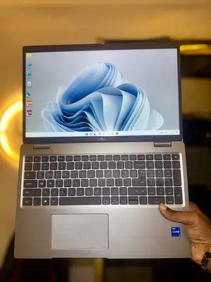Laptop Dell Latitude 5520 16GB Intel Core i7 SSD 512GB