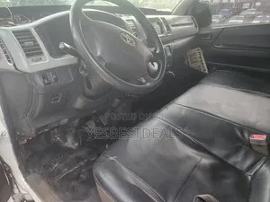 Toyota HiAce 2014 Black