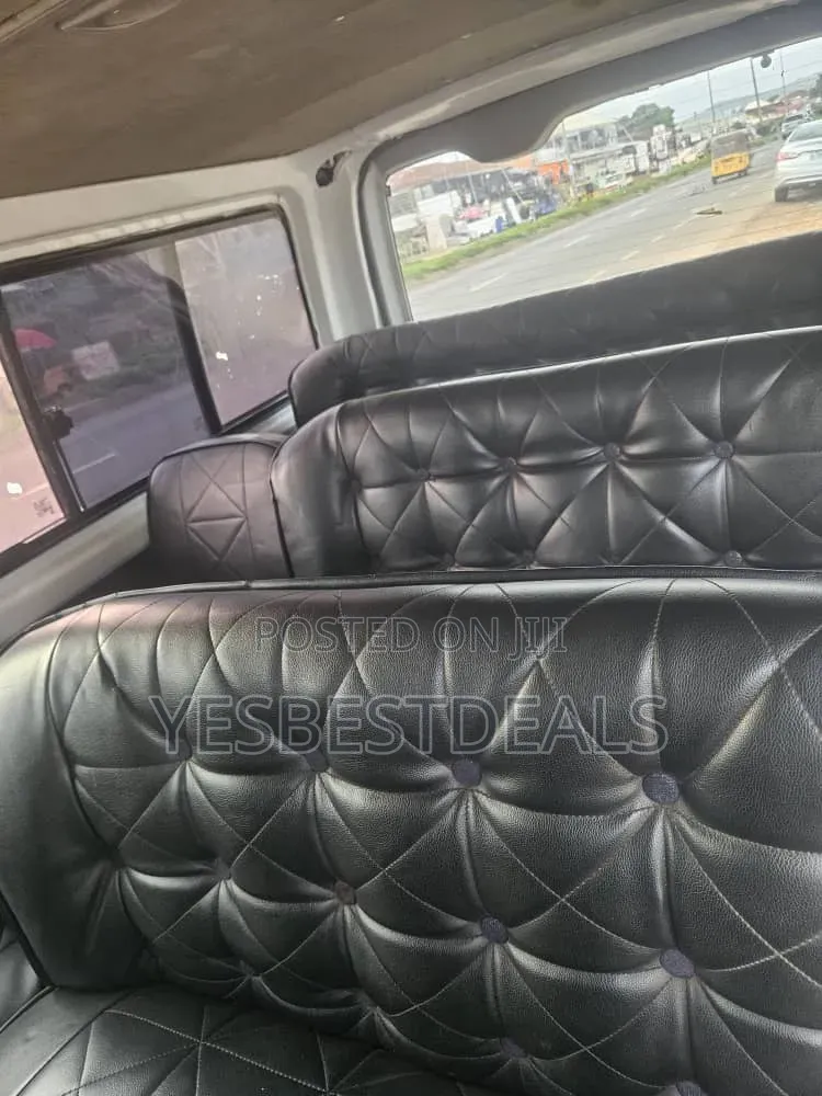 Toyota HiAce 2014 Black