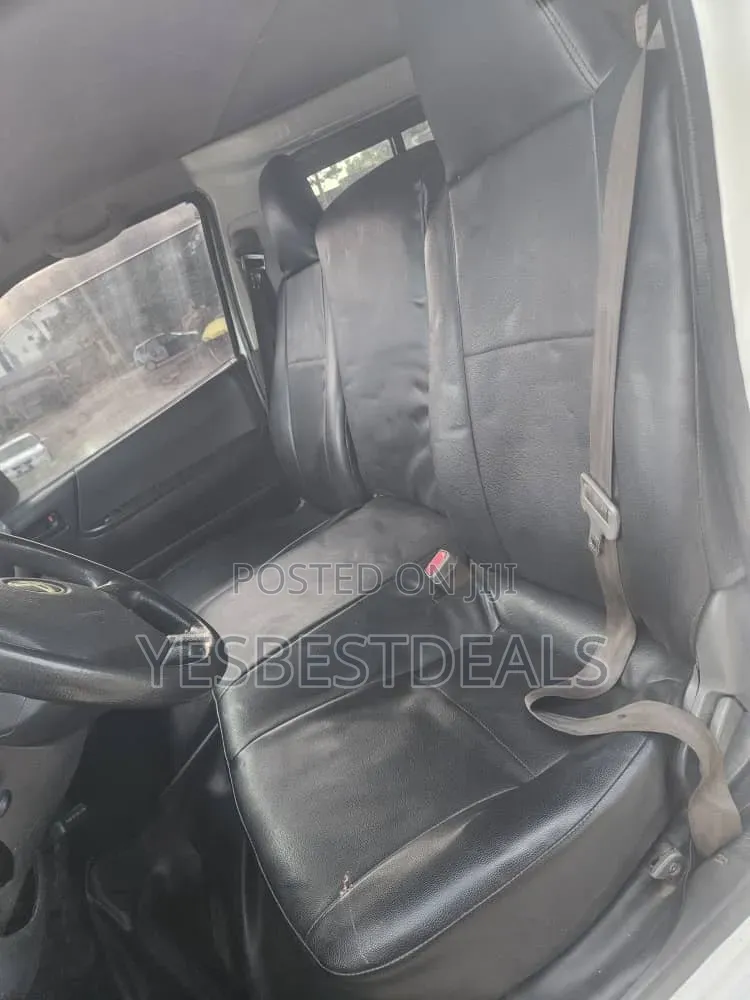 Toyota HiAce 2014 Black