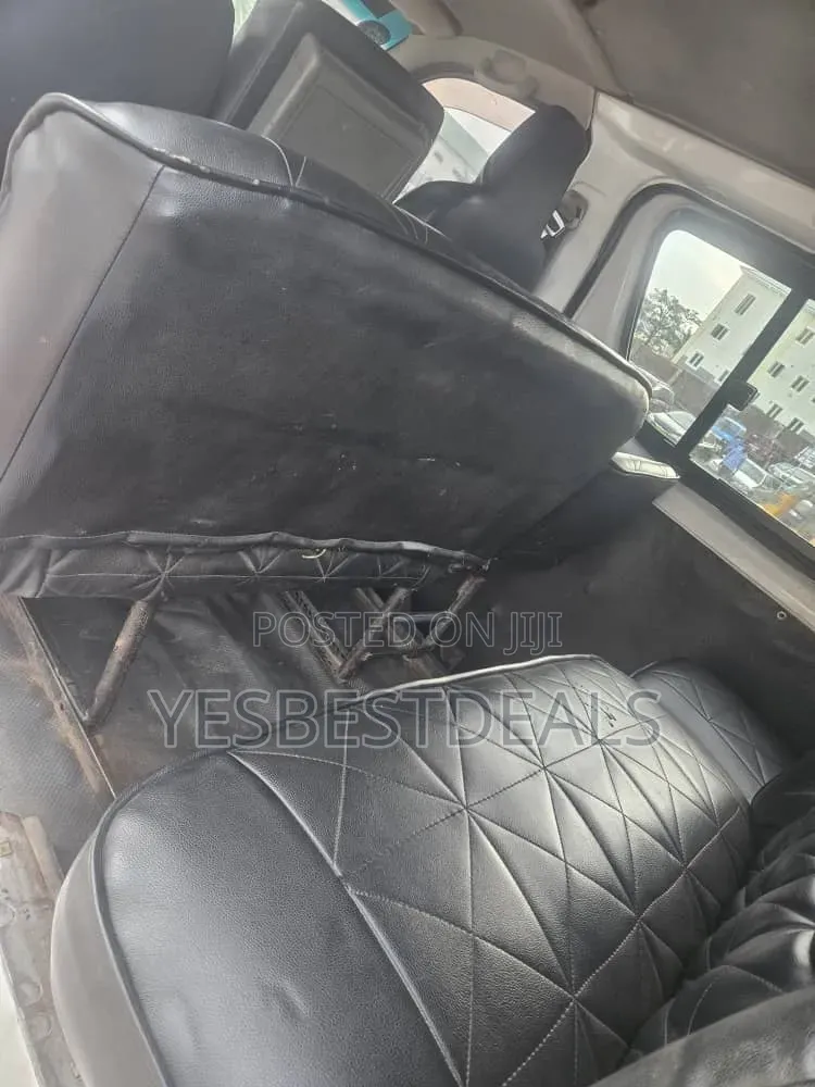 Toyota HiAce 2014 Black
