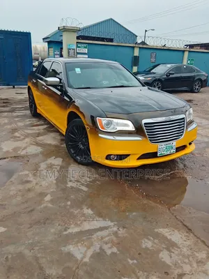 Chrysler 300 300C AWD 2014 Yellow