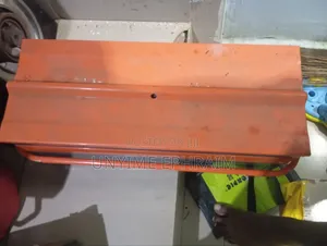 Metal Cantilever Tool Box