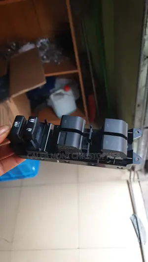 Venza Pressing Button