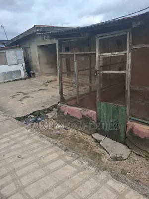 20bdrm House in Dopemu for sale