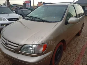 Toyota Sienna 2002 Gold