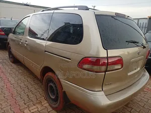 Toyota Sienna 2002 Gold