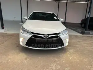 Toyota Camry SE w/Special Edition Pkg (2.5L 4cyl 6A) 2016 White