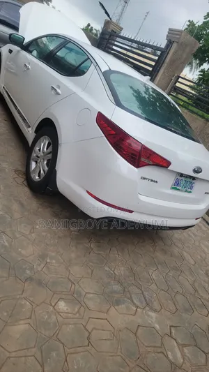 Kia Optima EX Turbo Sedan (2.0L 6cyl 6A) 2012 White
