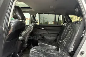 Toyota Highlander 2022 Silver