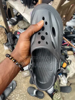 Crocs Slippers for Everyday Wear–Sturdy & Comfortable|Pay on Delivery