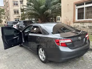 Toyota Camry SE 4dr Sedan (2.5L 4cyl 6A) 2013 Gray