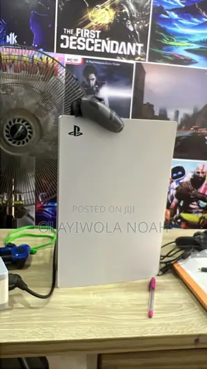 Neatly Used Ps5 Fat With One Pad
