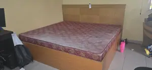 Bed/Bedframe