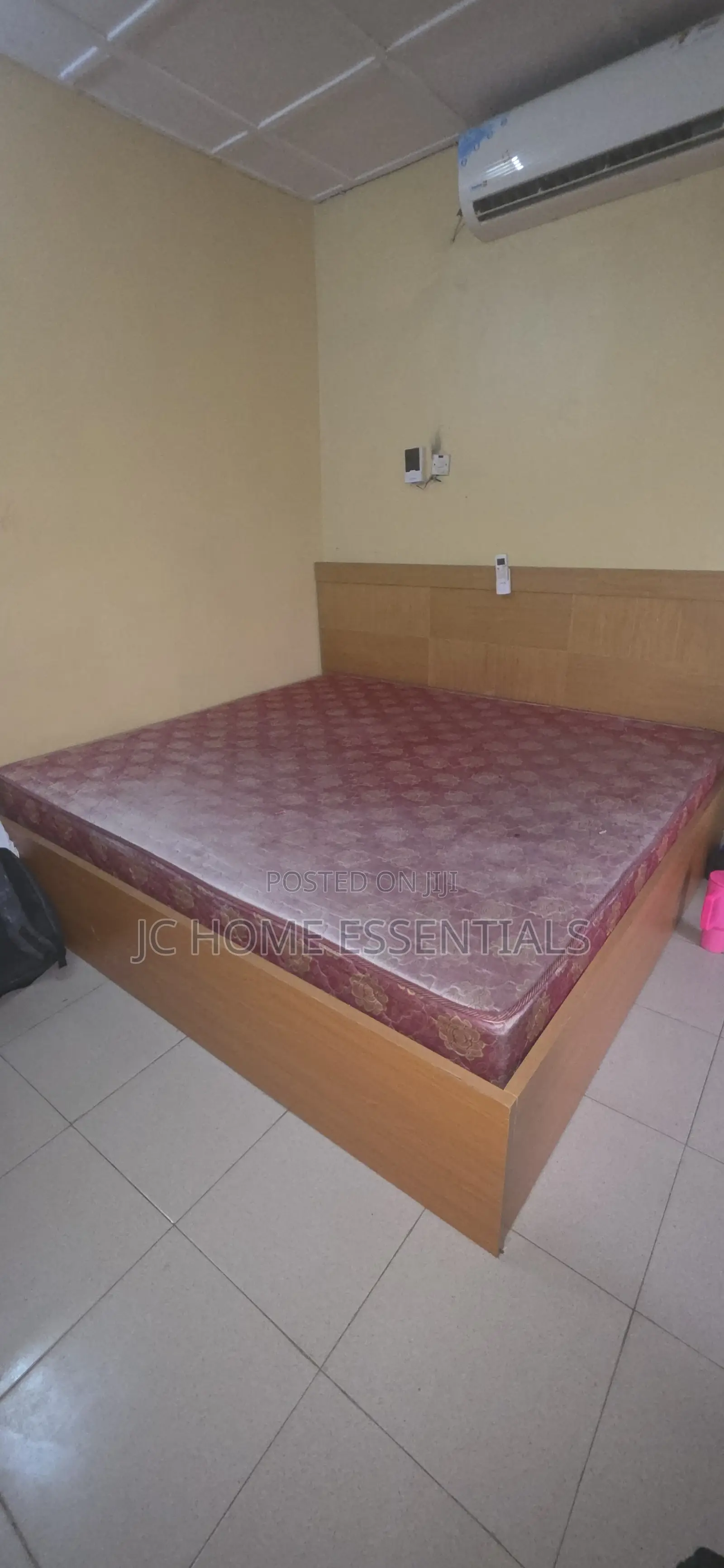 Bed/Bedframe