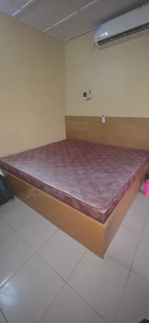 Bed/Bedframe