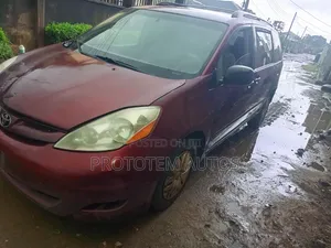 Toyota Sienna LE 2008 Red