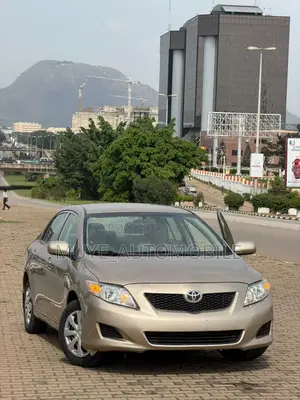 Toyota Corolla LE 4dr Sedan (1.8L 4cyl 4A) 2010 Gold