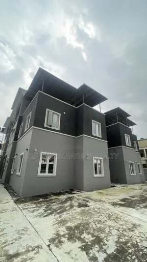 2bdrm Block of Flats in Lekki Phase 1 for sale