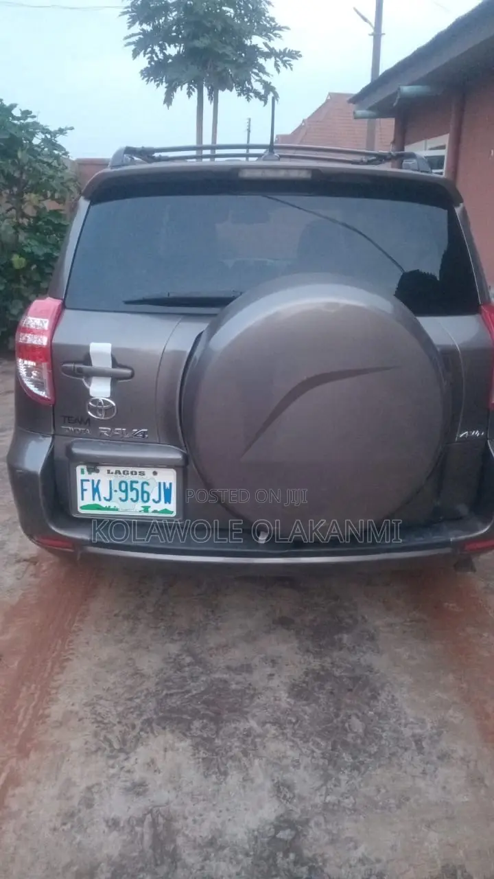 Toyota RAV4 2011 Brown