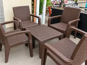 Brown Rattan-Style Outdoor Furniture Set – 4-Seater With Table